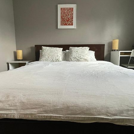 Private Room With Queen Bed In Richmond 202 Dış mekan fotoğraf